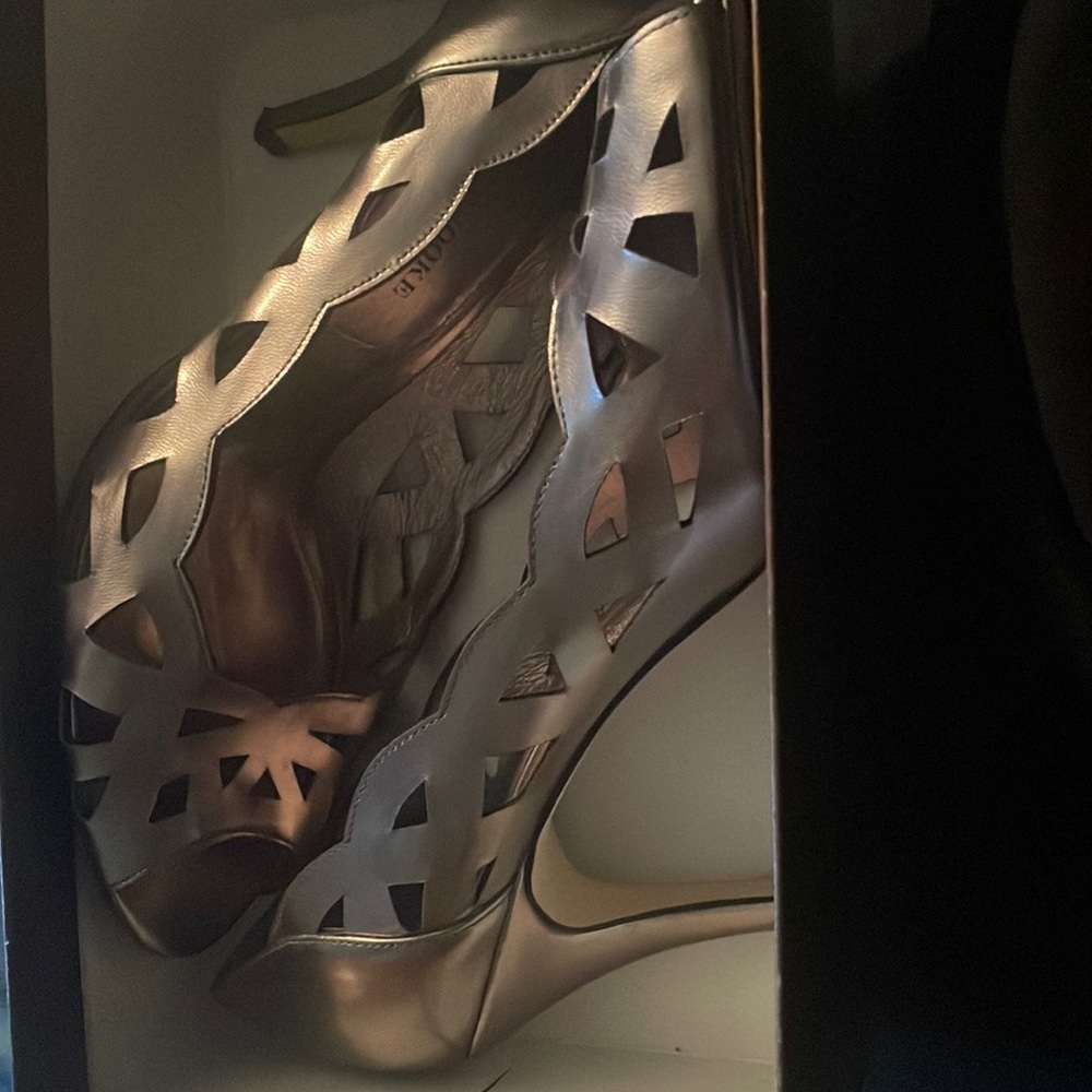 Peep toe heels